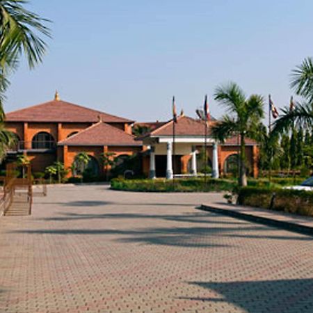 Hotel Lumbini Garden New Crystal Exteriér fotografie