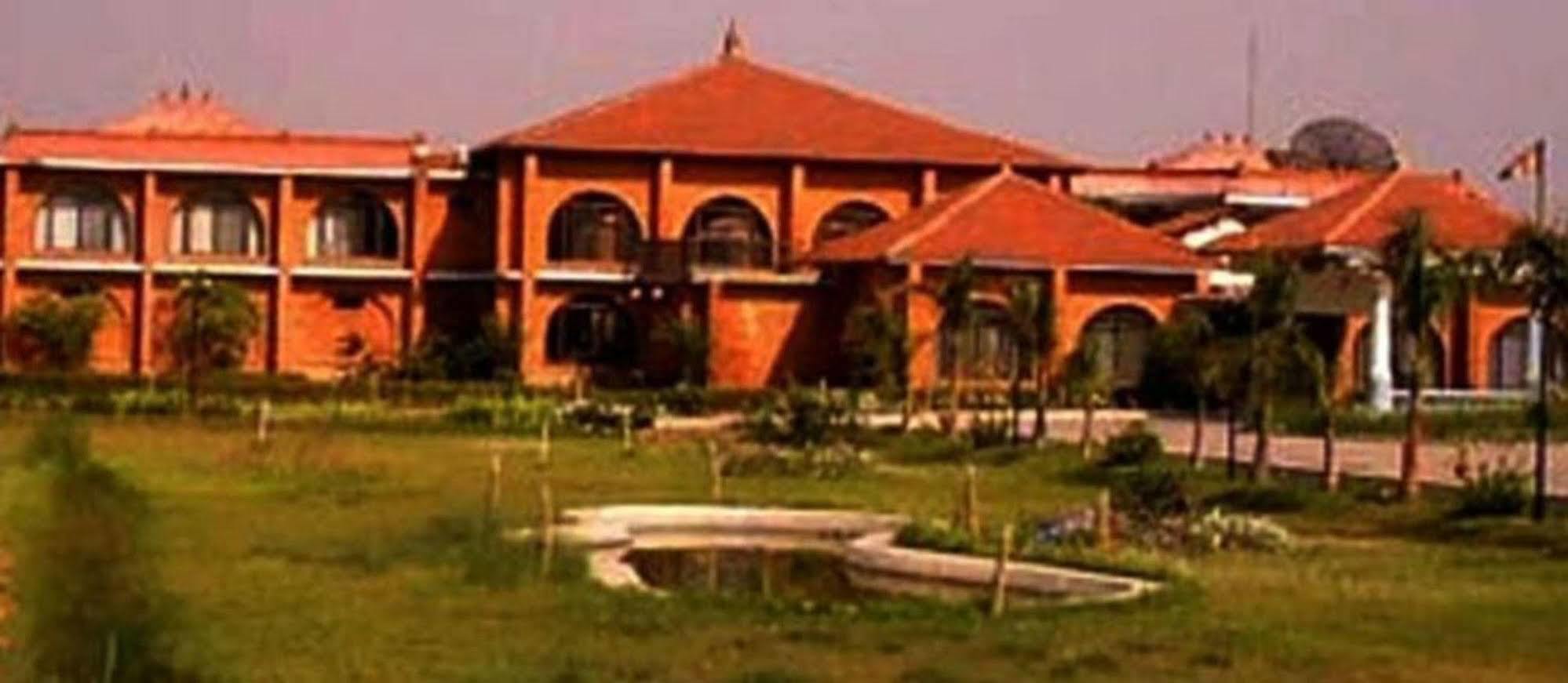 Hotel Lumbini Garden New Crystal Exteriér fotografie