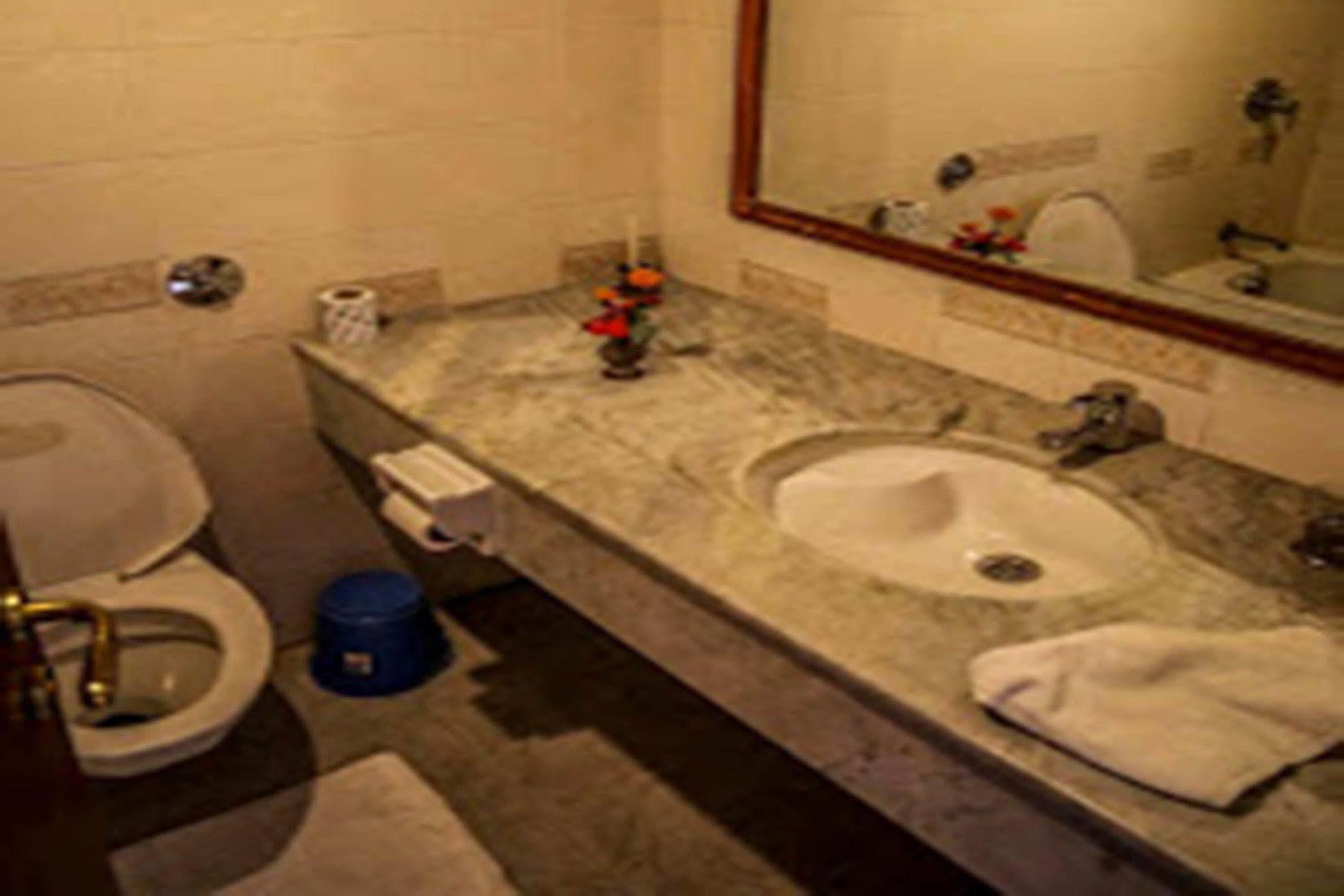 Hotel Lumbini Garden New Crystal Exteriér fotografie