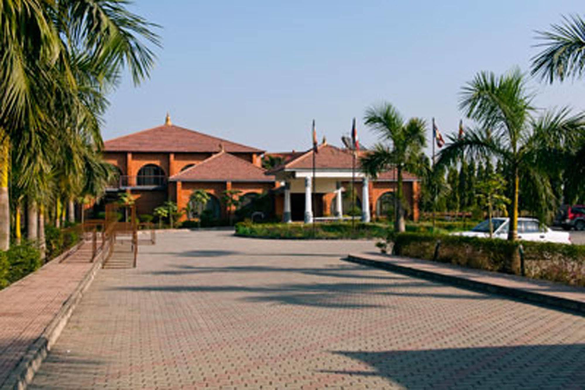 Hotel Lumbini Garden New Crystal Exteriér fotografie