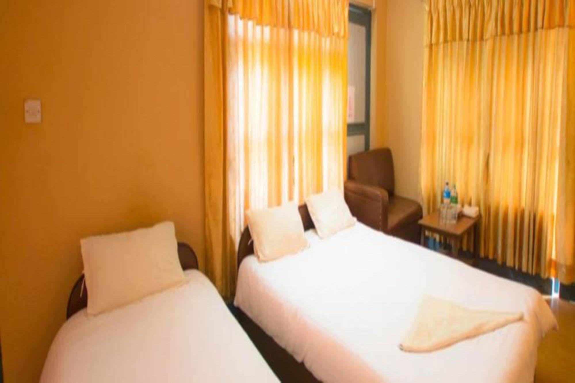 Hotel Lumbini Garden New Crystal Exteriér fotografie